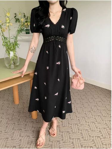 ワンピース レディース ロング丈 襟なし Vネック バイピング 半袖 ギャザー タック フレア パフスリーブ シャーリング 大人可愛い シンプル きれいめ おしゃれ お洒落 ガーリー キュート フェミ