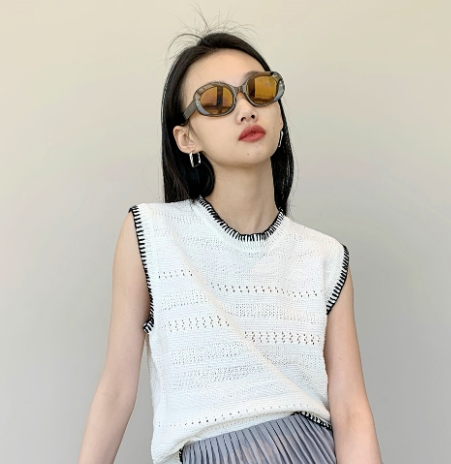 トップス ノースリーブ シャツ 襟無し 袖なし ホワイト ブラック 白 黒 夏 かわいい 大人可愛い きれいめ シンプル カジュアル 大人 上品 おしゃれ お洒落 かっこいい レトロ アジアン エスニ