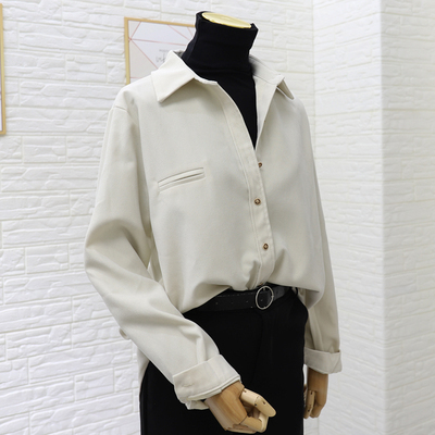 春秋冬 ルーズ コーデュロイ トップス シャツ ブラウス 上着 ショート丈 袖あり 長袖 Vネック 襟付き ストレート レギュラー 前開き ボタン ポリエステル 異素材MIX 大人可愛い カジュアル 